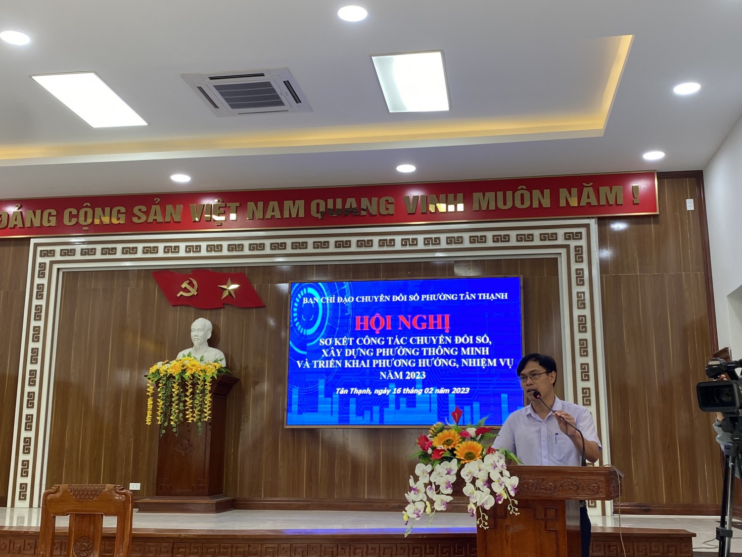 Đ/c Phan Văn Ngọc - Phó chủ tịch báo cáo kết quả tại hội nghị