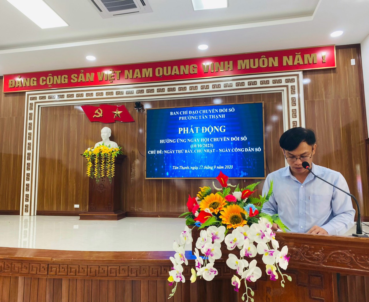 Ông Phan Văn Ngọc - Phó chủ tịch UBND phường phát động thi đua